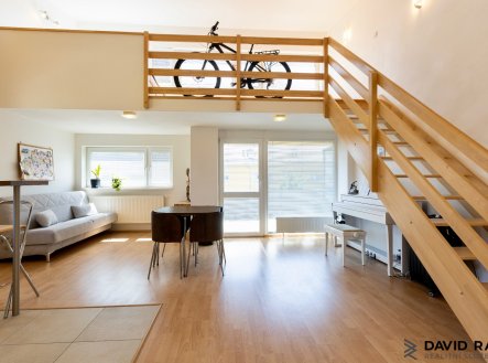 Pronájem bytu, atypický, 67 m²