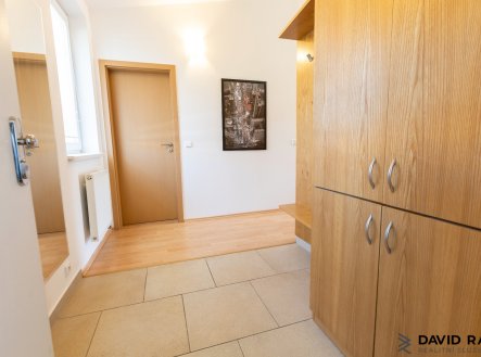 Pronájem bytu, atypický, 67 m²