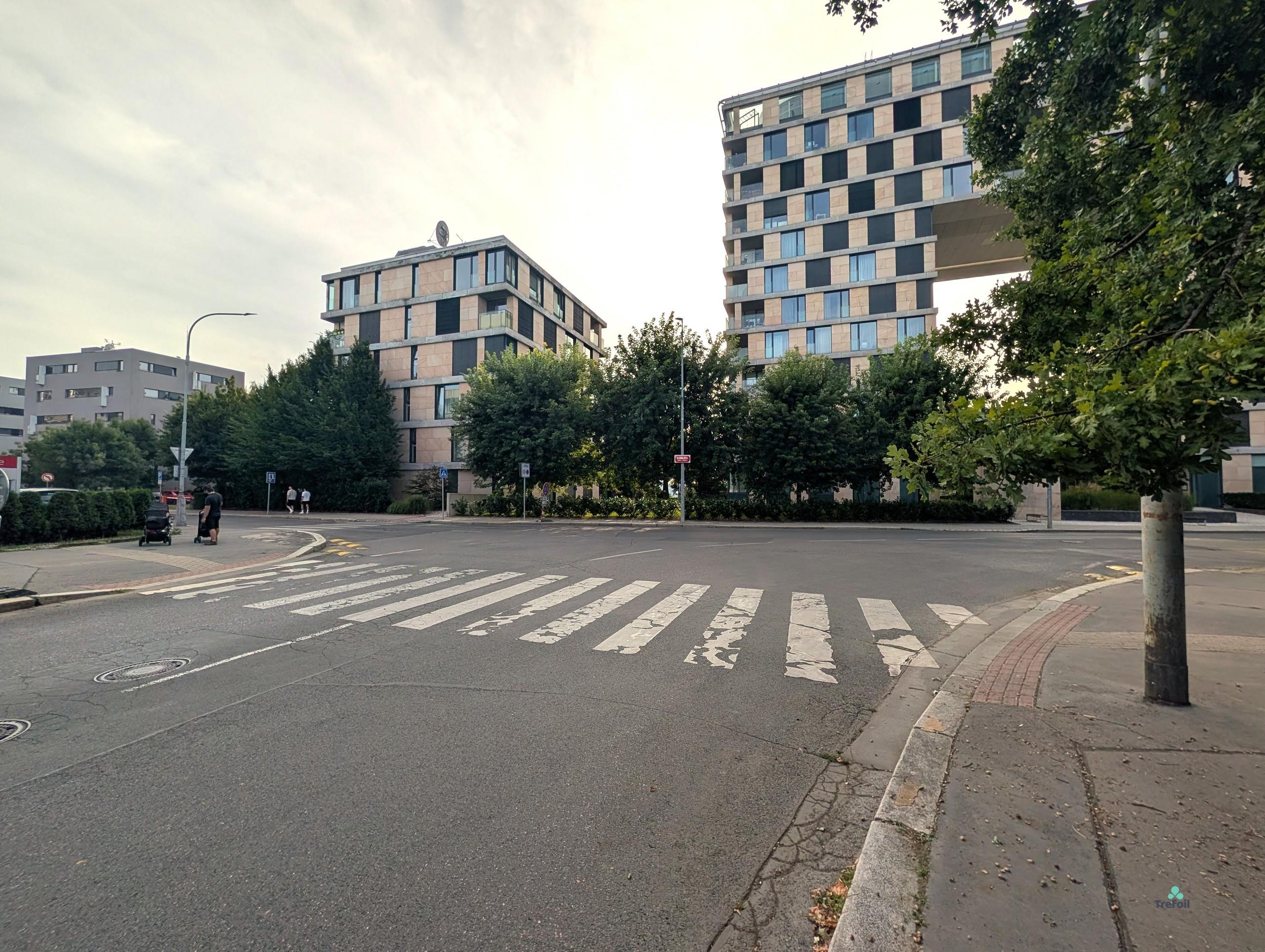 Pronájem luxusního bytu 2+kk 72 m² + lodžie 8 m² + garáž+sklep