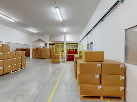 Pronájem obchodní prostory, 698 m²