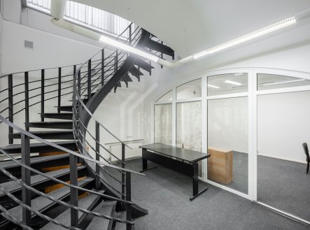 Pronájem kanceláře, 221 m²