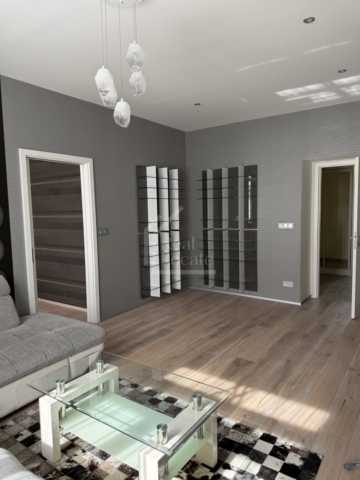 Luxusní designový byt, 3+1 (95 m²) po kompletní rekonstrukci, Charlese de Gaulla, Praha 6 - Bubeneč