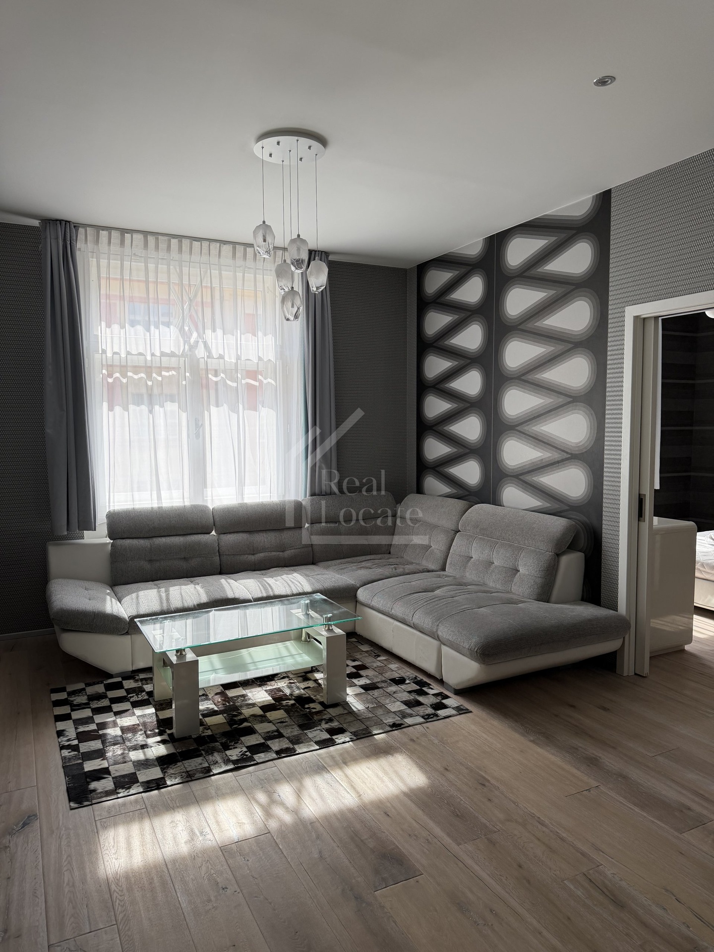 Luxusní designový byt, 3+1 (95 m²) po kompletní rekonstrukci, Charlese de Gaulla, Praha 6 - Bubeneč