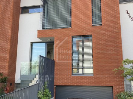 Pronájem domu/vily, 216 m²