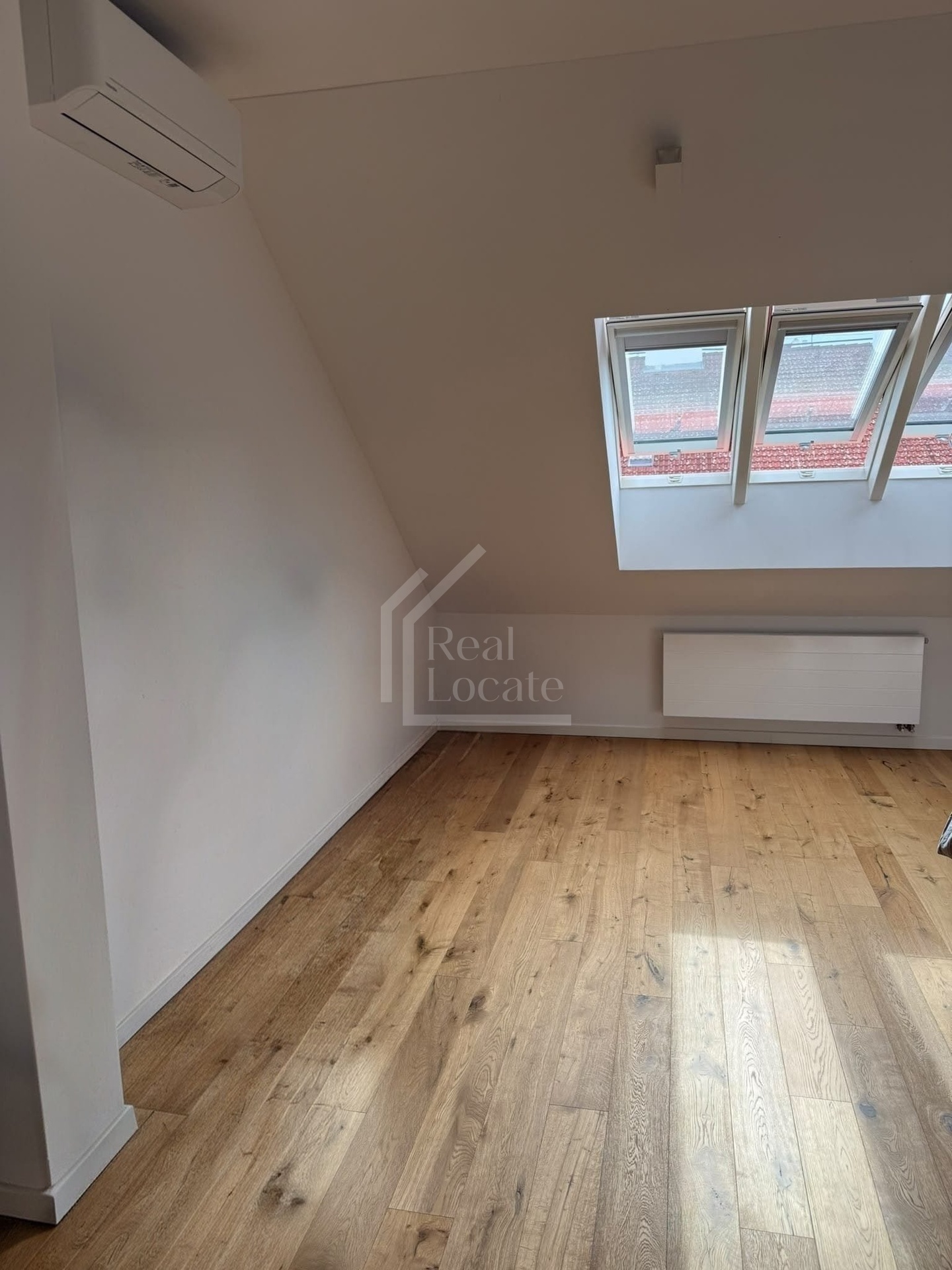 Pronájem luxusního, slunného podkrovního bytu 3+kk (124,30 m²) - Třebízského 8, Praha