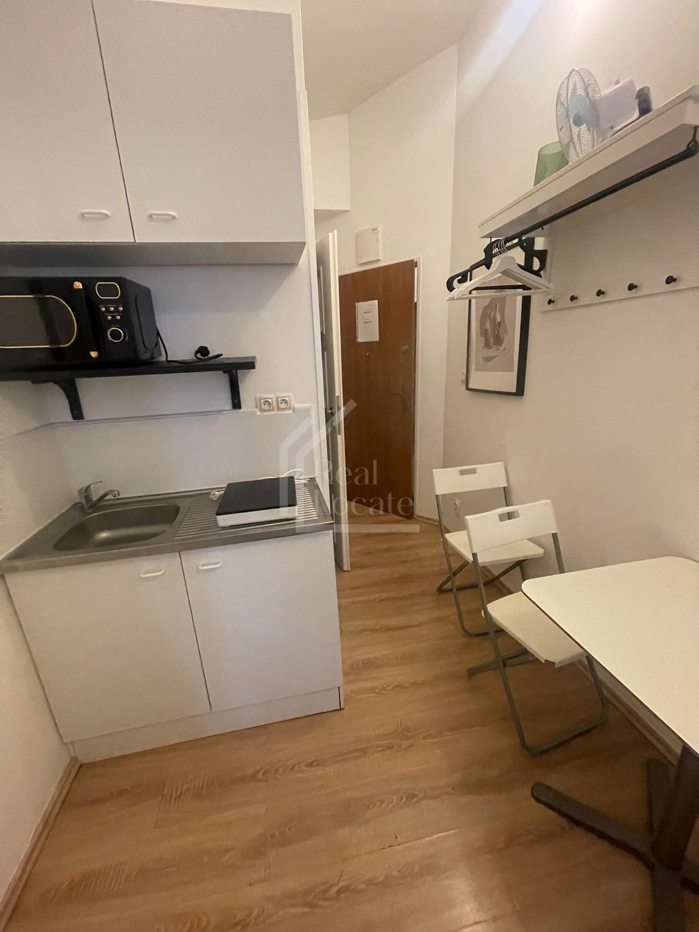 Pronájem bytu 1+kk 11 m², Na Bělidle, Praha - Smíchov