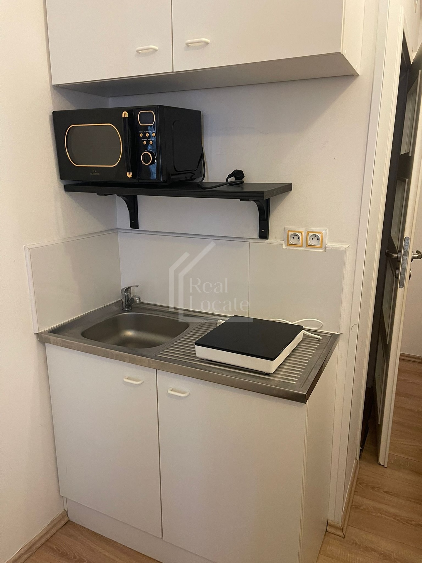 Pronájem bytu 1+kk 11 m², Na Bělidle, Praha - Smíchov