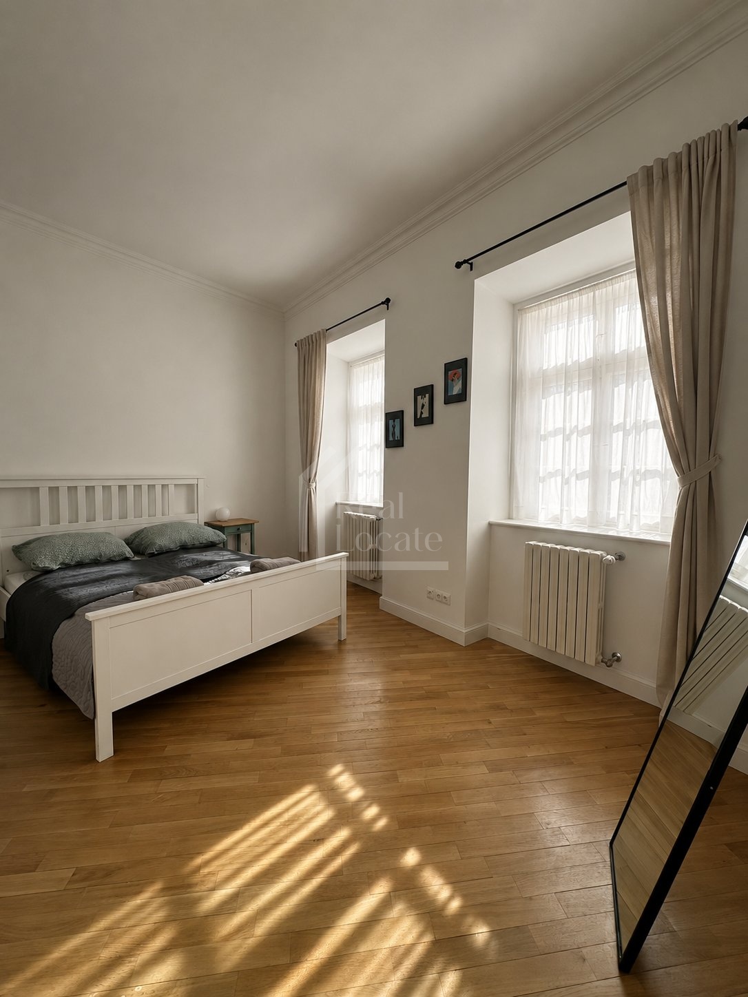 Pronájem, elegantní byt 3+kk (75 m²) s privátním patiem | Vlašská, Malá Strana | Praha 1