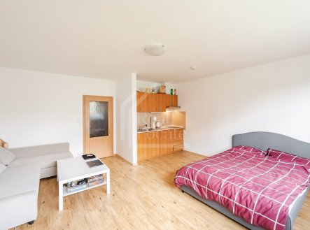 Pronájem bytu, 1+kk, 37 m²