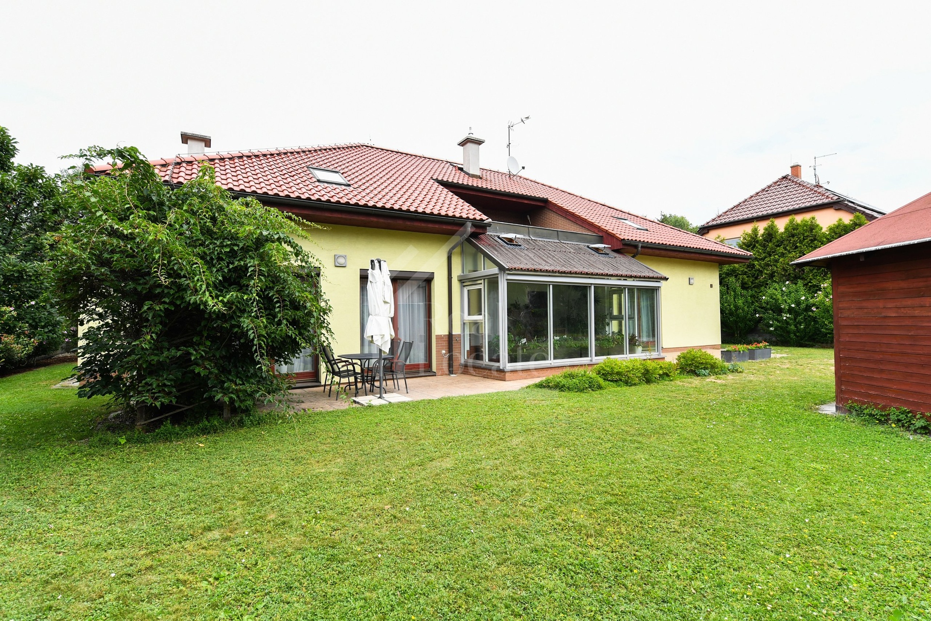 Pronájem reprezentativní rodinné vily 5+1, 310m2, pozemek 814 m², 2 parkovací stání, Na Průhonu - Či