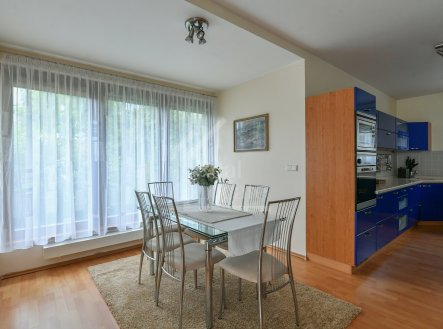 Pronájem domu/vily, 310 m²