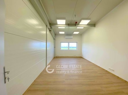 Pronájem komerčního objektu, sklad, 1 600 m²