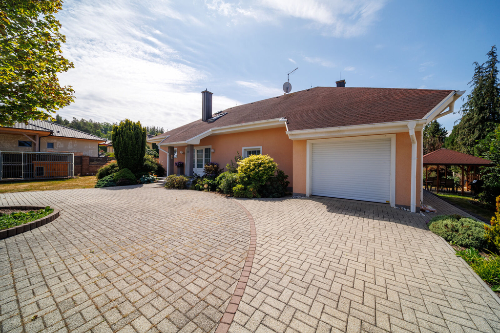 516a8832-hdr.jpg