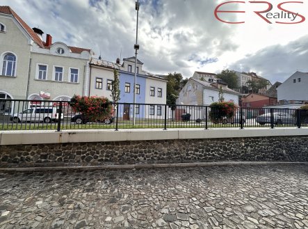 Prodej kanceláře, 1 800 m²