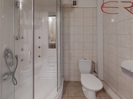 Prodej kanceláře, 1 800 m²
