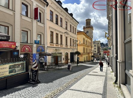 Pronájem obchodní prostory, 342 m²
