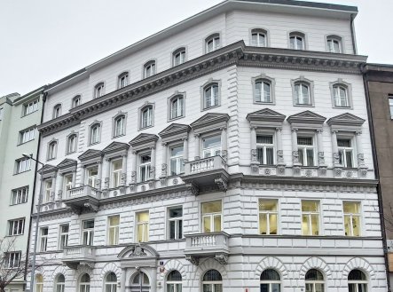 Pronájem kanceláře, 234 m²