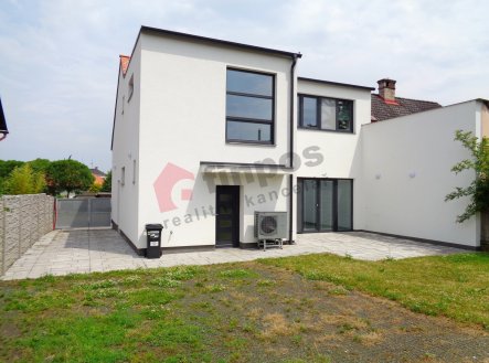 Pronájem bytu, 3+kk, 78 m²