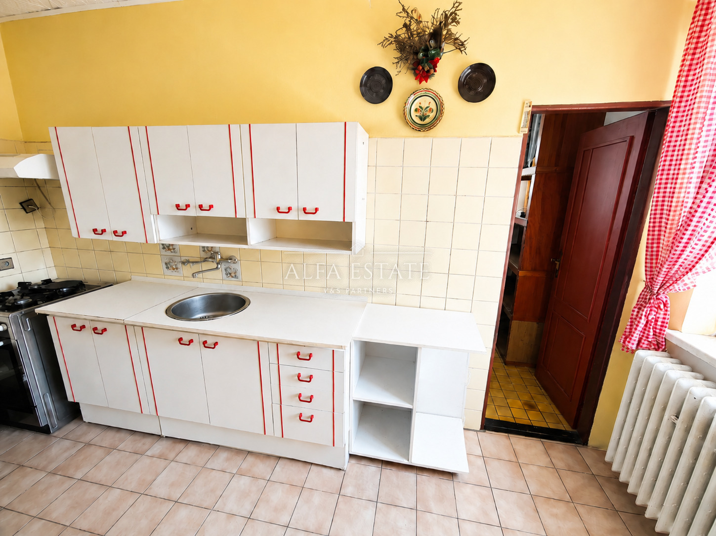 Rodinný dům se zahradou a garáží v klidné části Chodova