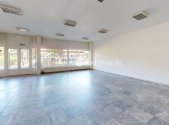 Pronájem - obchodní prostor, 319 m²