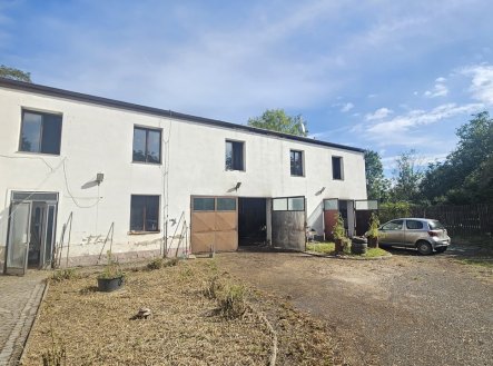 Prodej komerčního objektu, průmyslový areál, 2 046 m²