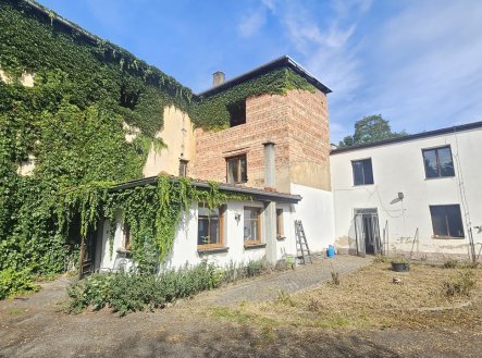 Prodej komerčního objektu, průmyslový areál, 2 046 m²