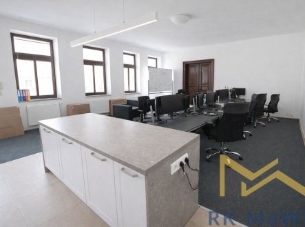 moderni-kancelar-s-kuchynskym-ostruvkem.jpg | Pronájem - kanceláře, 65 m²