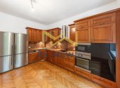 Pronájem domu/vily, 413 m²