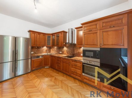 Pronájem domu/vily, 413 m²