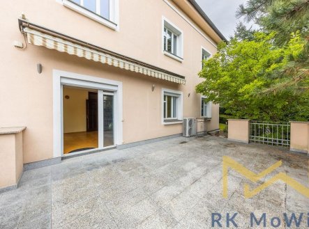 Pronájem domu/vily, 413 m²
