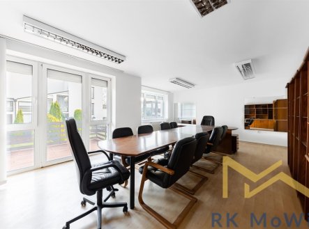 Pronájem kanceláře, 273 m²