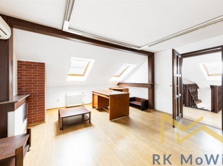 Pronájem kanceláře, 273 m²