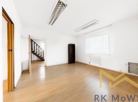 Pronájem kanceláře, 273 m²