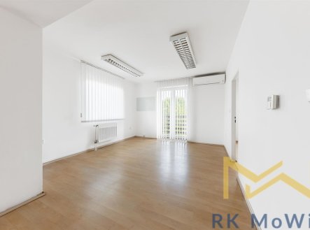 Pronájem kanceláře, 273 m²
