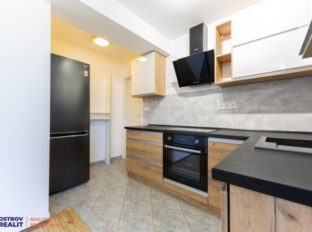 Pronájem bytu, 2+kk, 304 m²