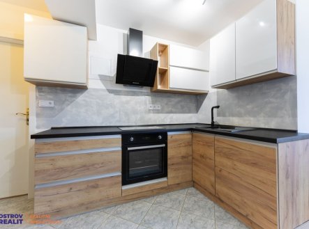 Pronájem bytu, 2+kk, 304 m²