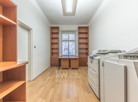 Pronájem obchodní prostory, 270 m²