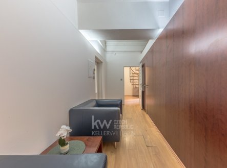 Pronájem obchodní prostory, 270 m²