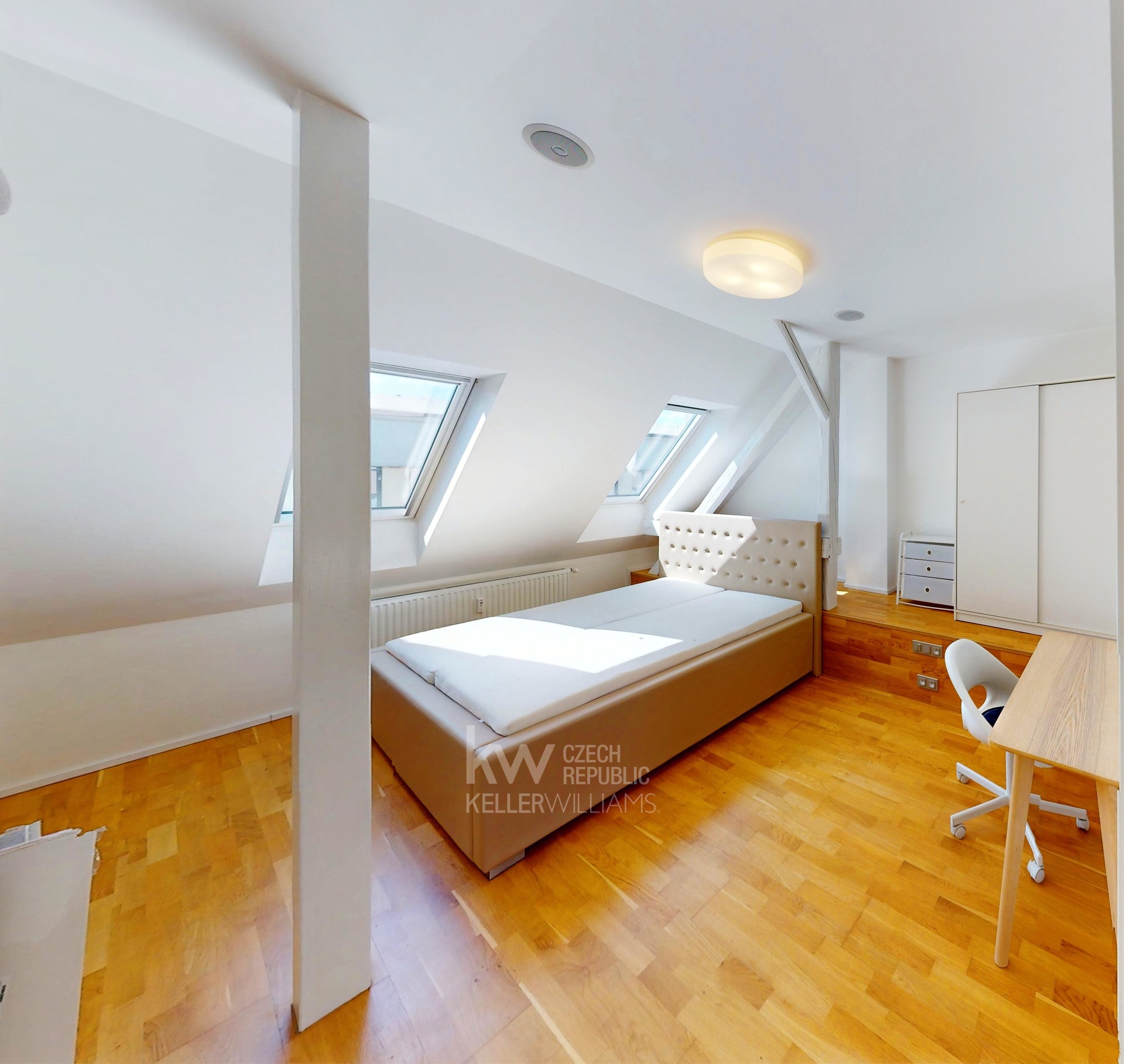 LOŽNICE/ BEDROOM