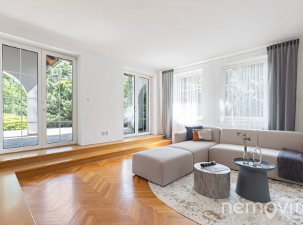 Pronájem domu/vily, 310 m²