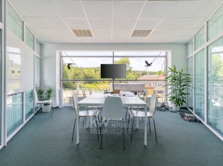 Pronájem komerčního objektu, výroba, 700 m²