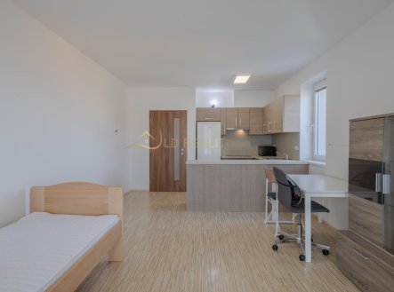 Pronájem bytu, 1+kk, 35 m²