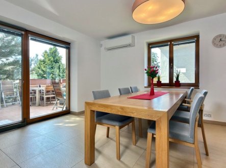 Pronájem domu/vily, 330 m²