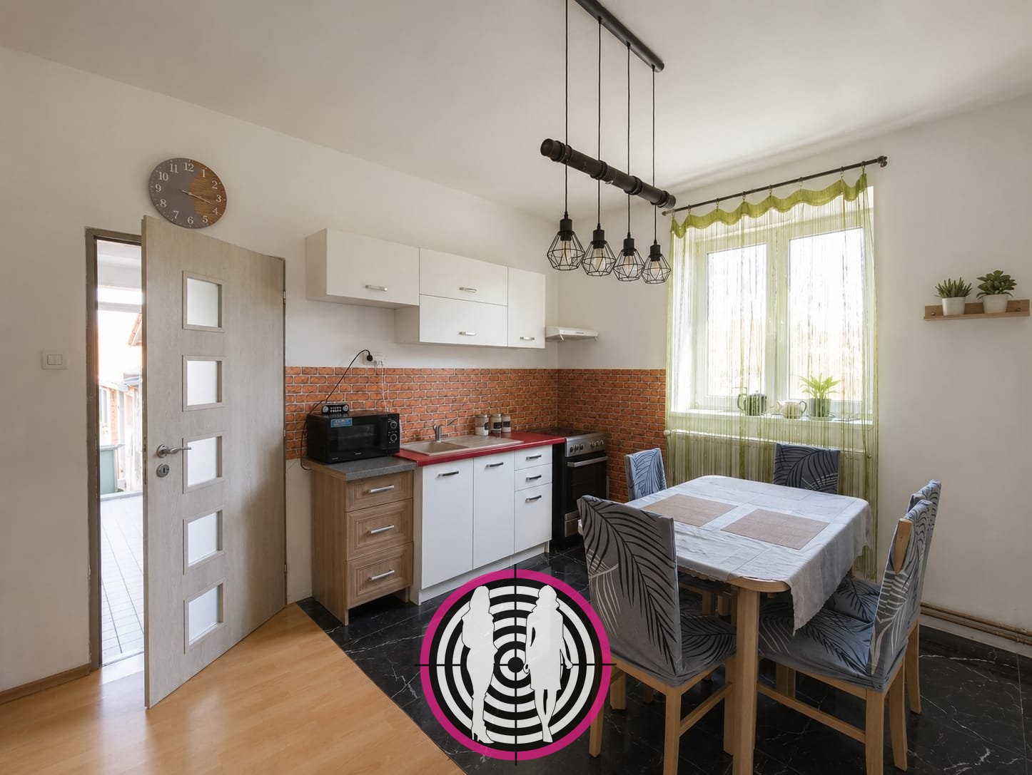 Rodinný dům 3+1 s obytným podkrovím, garáží a pozemkem 322 m2 v Týnci nad Labem