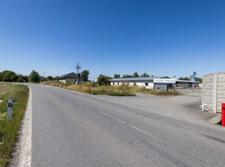 skladu, 896 m²