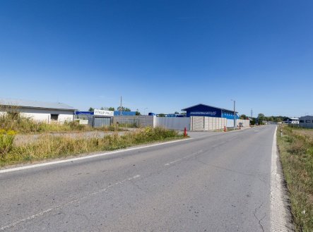 skladu, 896 m²