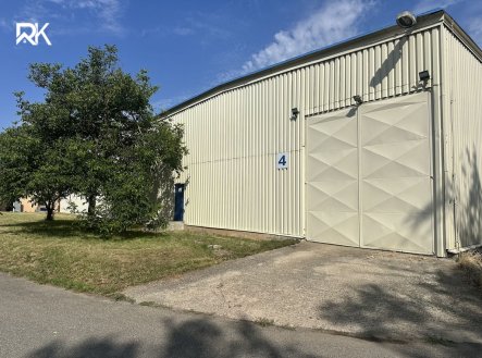 Pronájem skladu, 896 m²