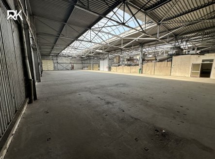 Pronájem skladu, 896 m²