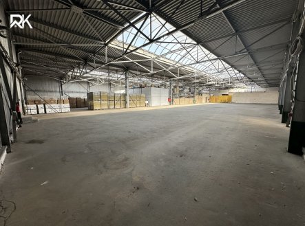 Pronájem skladu, 896 m²