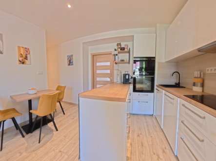 Pronájem bytu, 4+kk, 87 m²